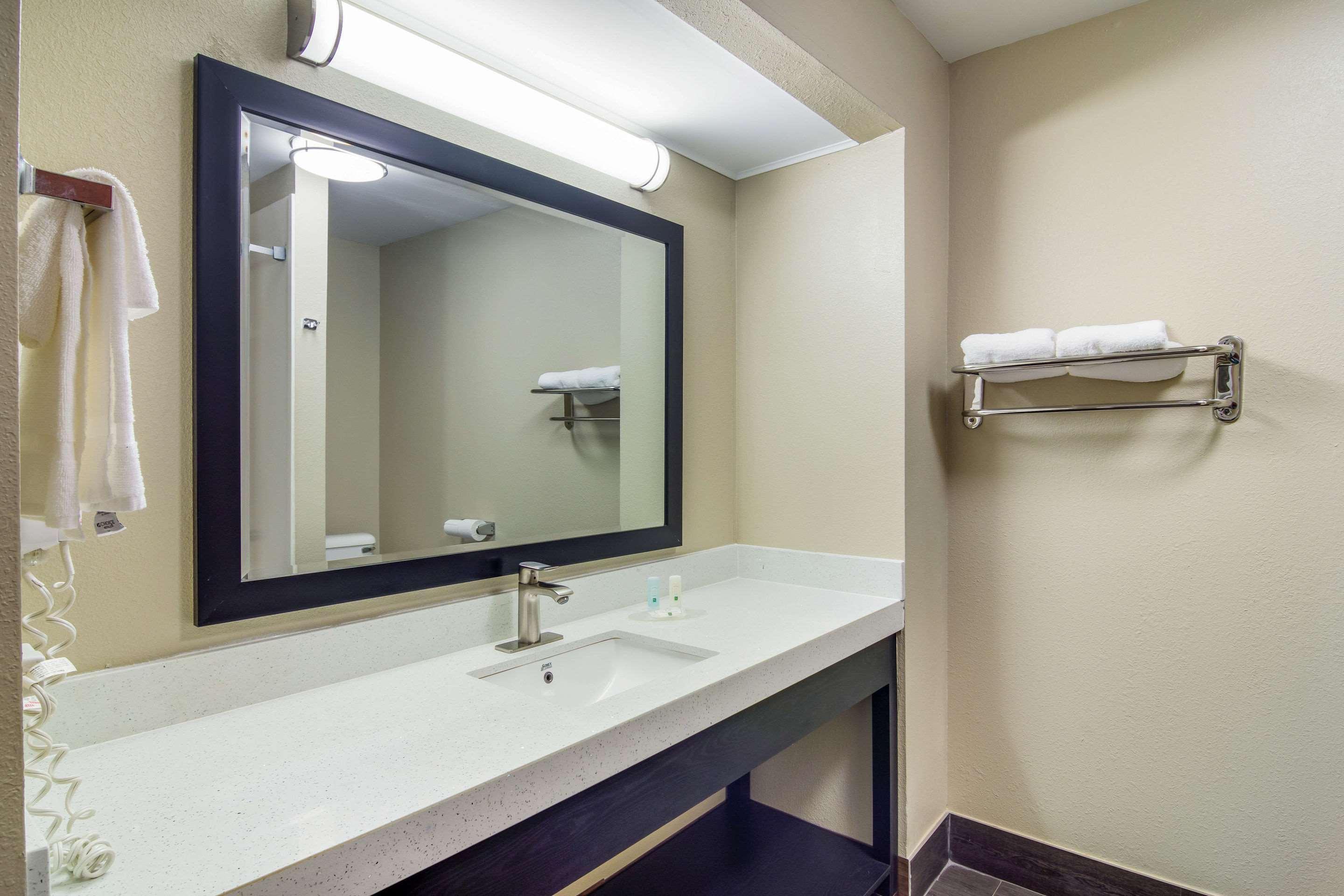 Quality Inn & Suites Canton, Ga Buitenkant foto