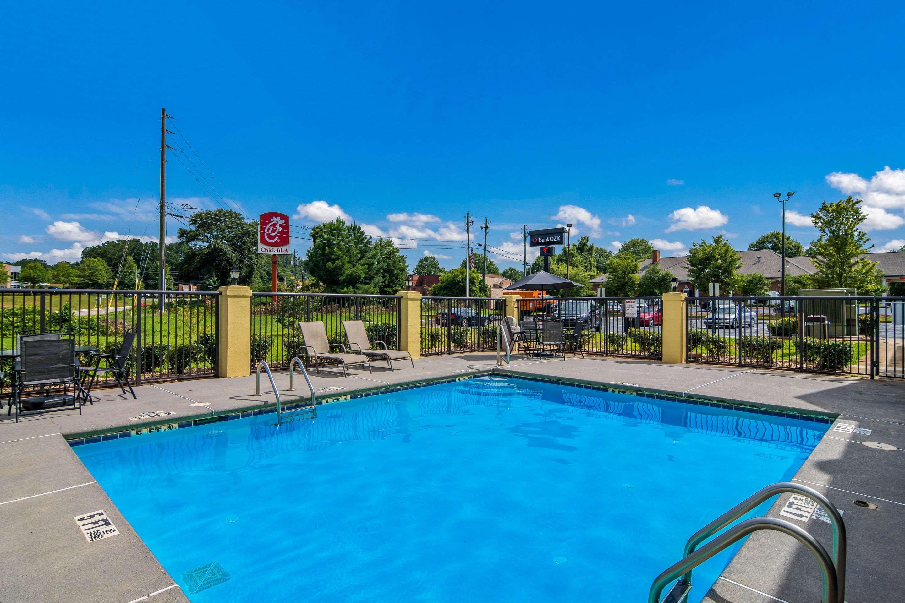 Quality Inn & Suites Canton, Ga Buitenkant foto